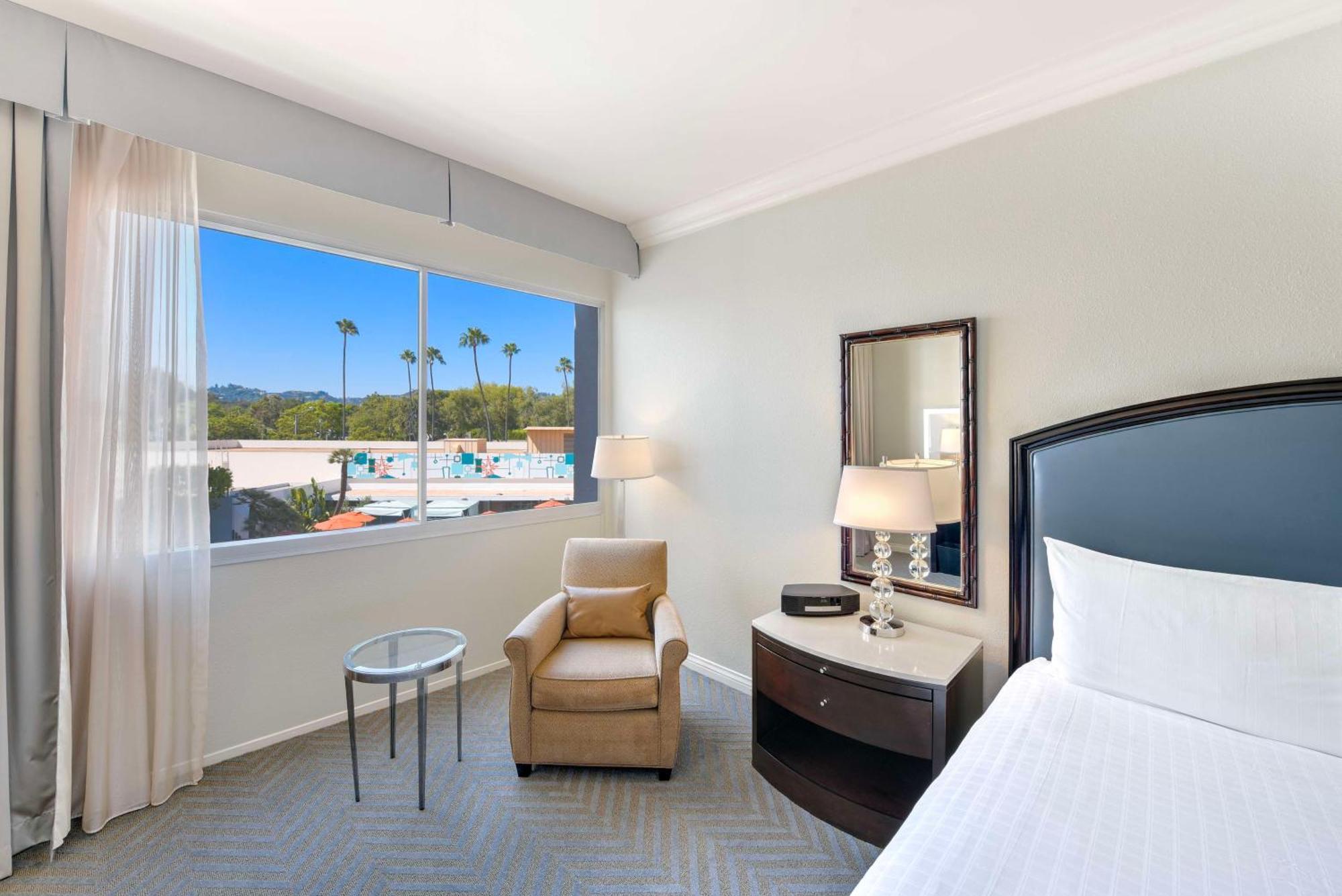The Beverly Hilton Los Angeles Exterior photo