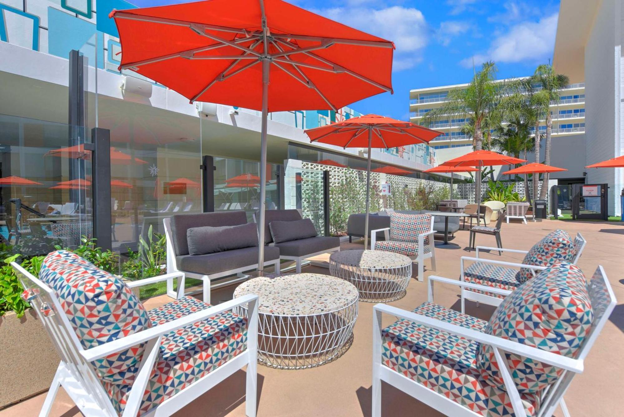 The Beverly Hilton Los Angeles Exterior photo