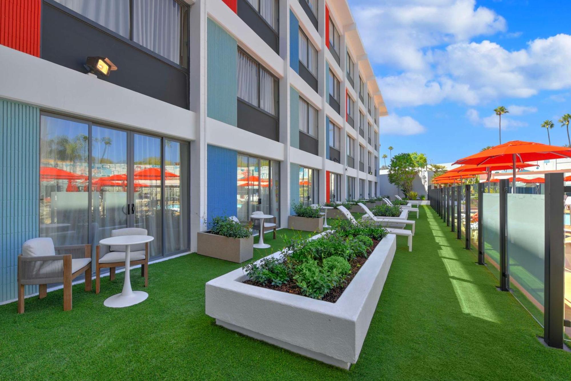 The Beverly Hilton Los Angeles Exterior photo