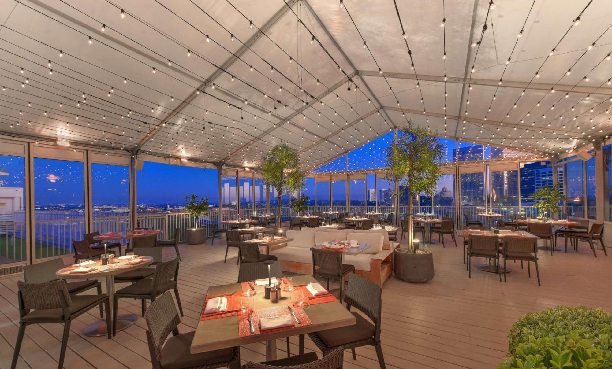 The Beverly Hilton Los Angeles Exterior photo